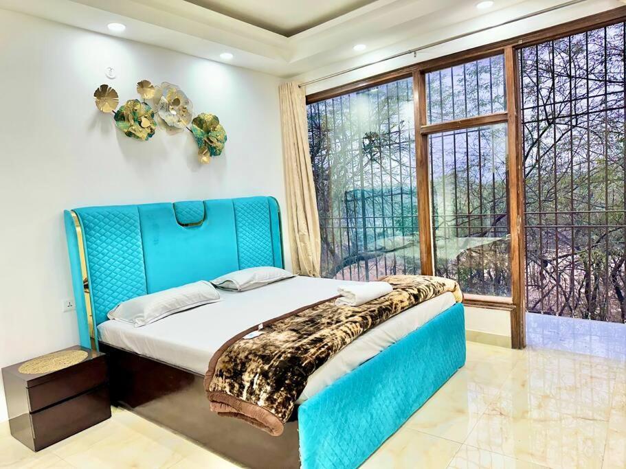 Apartment Forest Vistas A Luxury Vasant Kunj Gem